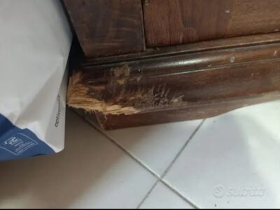 Mobile vetrina in legno