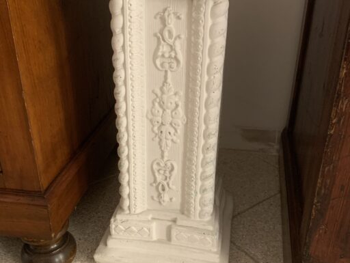 Colonna in gesso
