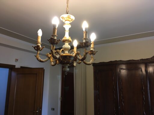 Lampadario e 2 appliques in legno