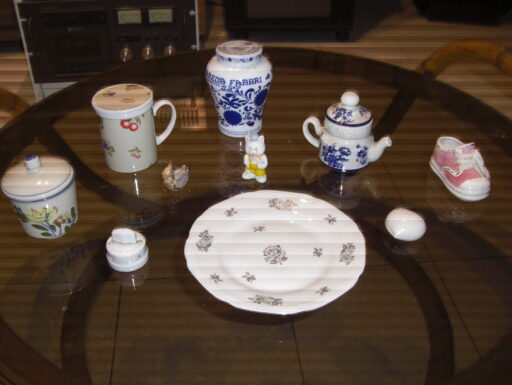 Ceramiche varie mercatino lotto dieci pezzi