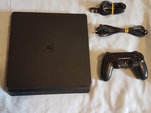 Playstation 4 500gb con scatola e tre giochi