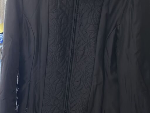 Piumino corto taglia 48 vendo con collo in pelliccia eco