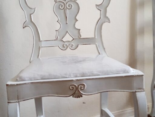 Sedia in stile shabby chic