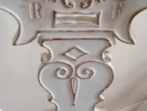 Sedia in stile shabby chic