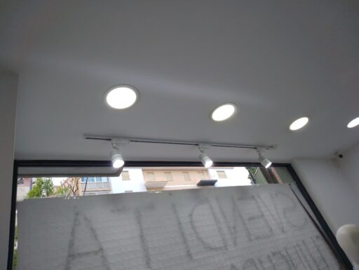 Arredamento abbigliamento completo di tutto