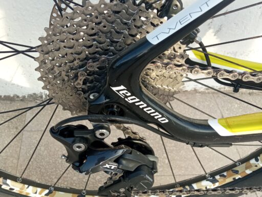 Mountain-bike in fibra di carbonio taglia l 27,5 legnano