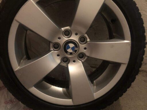 Cerchi in lega con le gomme invernali Pirelli Sottozero