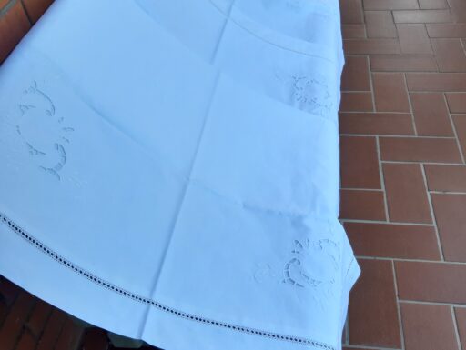 Quattro federe nuove ricamate a mano intarziate