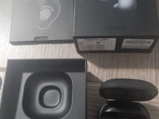 Cuffie samsung e batteria portatile apple