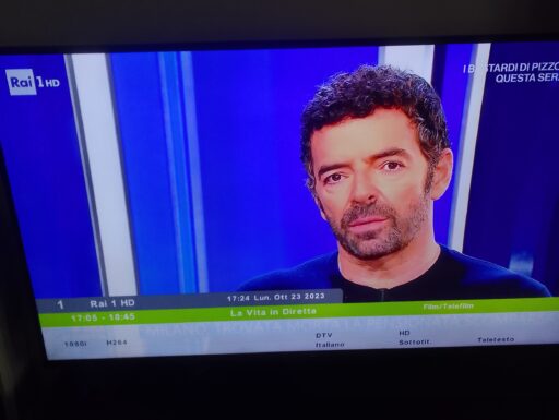 Smart tv akai 65 pollici android