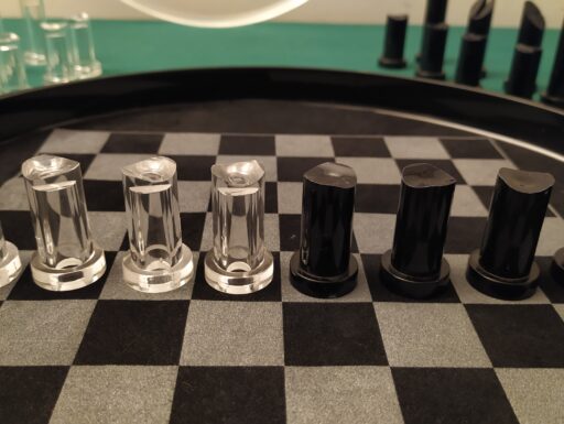 Scacchiera rotonda plexiglass fine anni 70