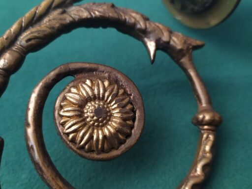 Applique d’epoca in ottone