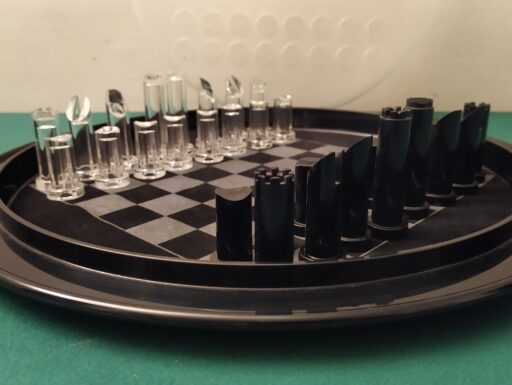 Scacchiera rotonda plexiglass fine anni 70