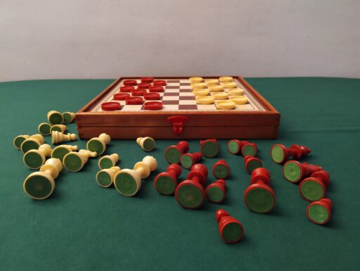 Scacchiera contenitore scacchi e pedine-bianchi e rossi