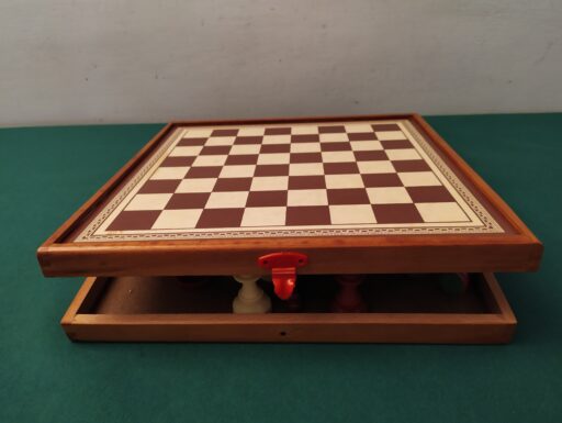 Scacchiera contenitore scacchi e pedine-bianchi e rossi