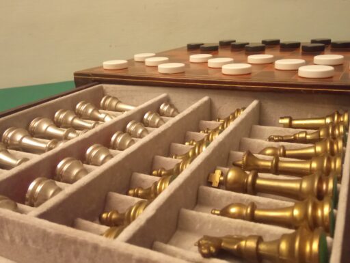 Scacchiera legno cassetto scacchi metallo e pedine bachelite