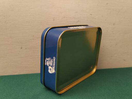 Scatola metallo ip con l’italia carte mercante in fiera