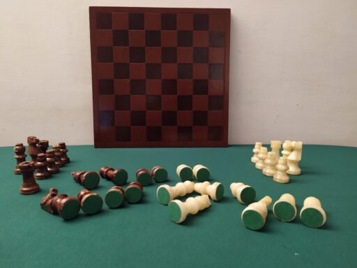 Scacchiera legno scacchi alabastro