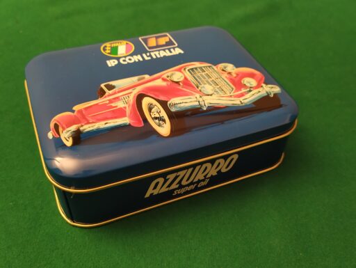 Scatola metallo ip con l’italia carte mercante in fiera