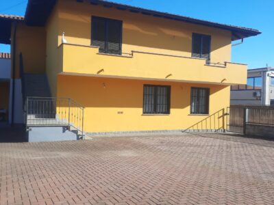 Villa indipendente su 3 lati