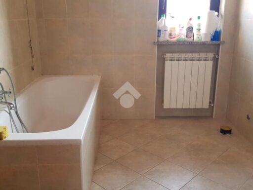 Villa indipendente su 3 lati