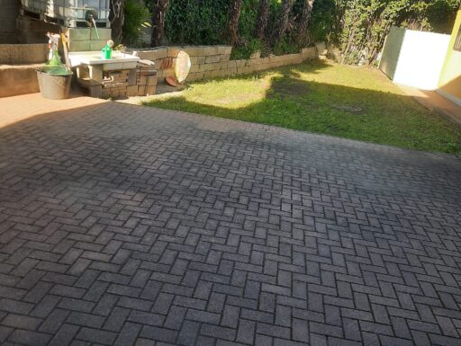 Villa indipendente su 3 lati