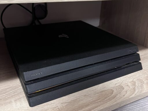 Playstation 4 pro + 2 controller + 9 giochi