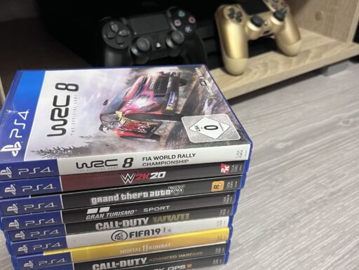 Playstation 4 pro + 2 controller + 9 giochi