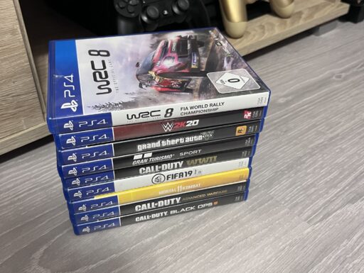 Playstation 4 pro + 2 controller + 9 giochi