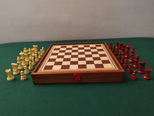 Scacchiera contenitore scacchi e pedine-bianchi e rossi