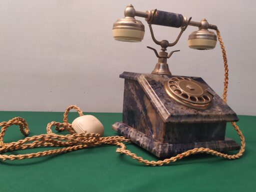 Telefono in marmo d’epoca