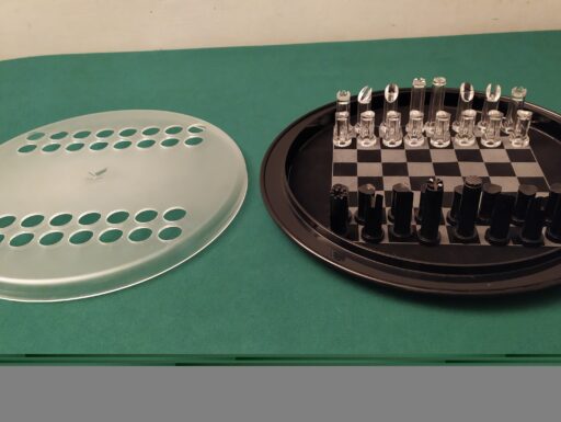 Scacchiera rotonda plexiglass fine anni 70
