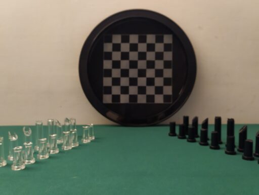 Scacchiera rotonda plexiglass fine anni 70