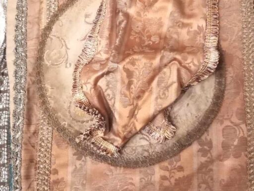 Velluti antichi per mobili e pizzi