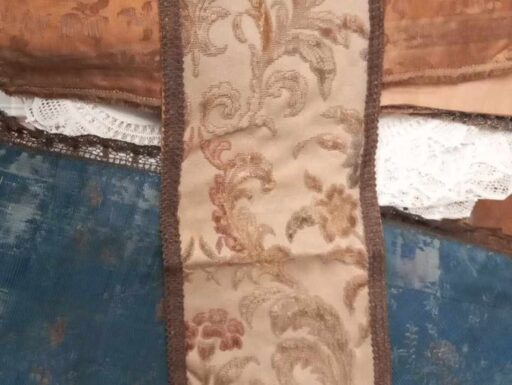 Velluti antichi per mobili e pizzi