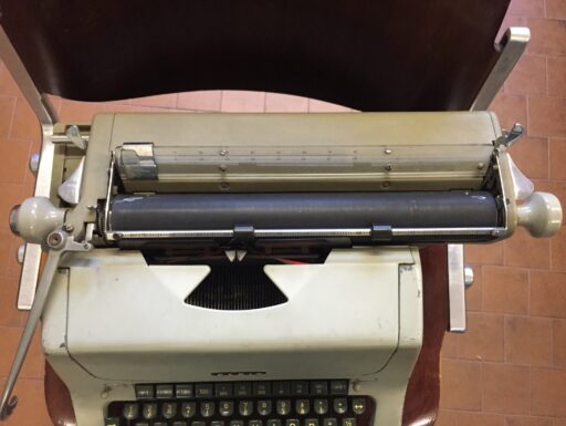 Macchina da scrivere facit