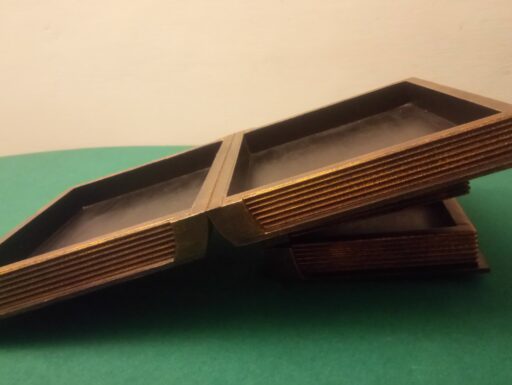 Scatole libro in legno intagliate