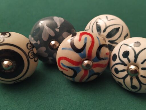 Pomelli ceramica decorati a mano