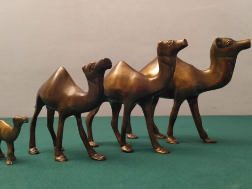 Dromedari e cavalli in ottone d’epoca
