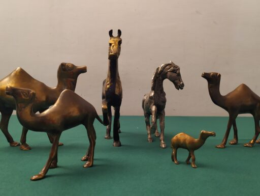 Dromedari e cavalli in ottone d’epoca