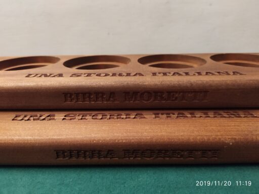 Espositori legno targhe legno birra moretti peroni