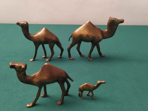 Dromedari e cavalli in ottone d’epoca