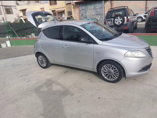 Lancia ypsilon