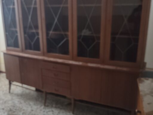 Mobile antico di buon legno