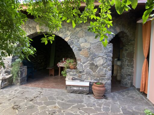 Casa indipendente con giardino