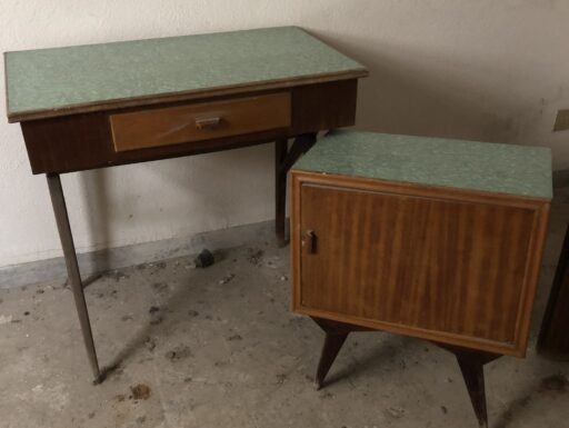 Scrittoio e comodino anni 50