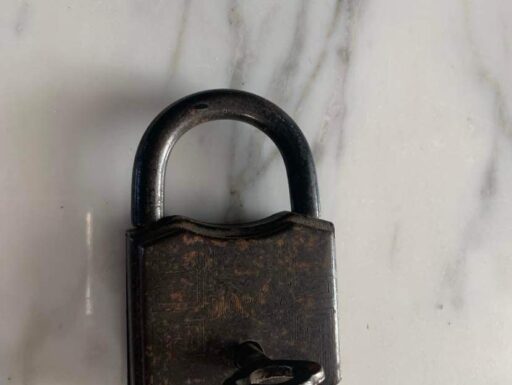 Lucchetto antico con chiave