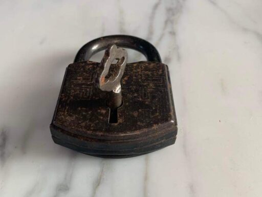 Lucchetto antico con chiave