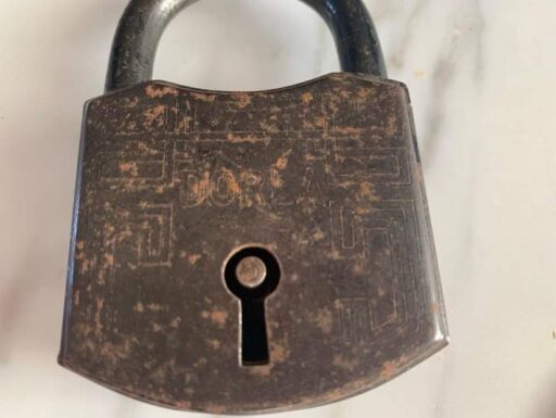 Lucchetto antico con chiave