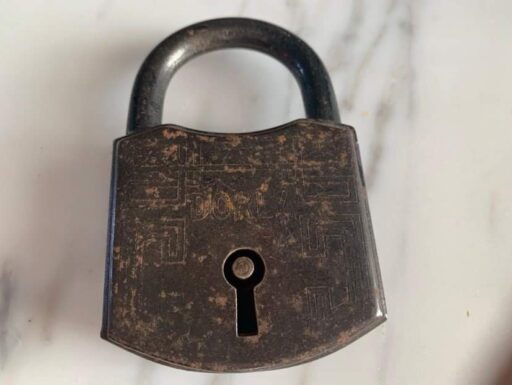 Lucchetto antico con chiave